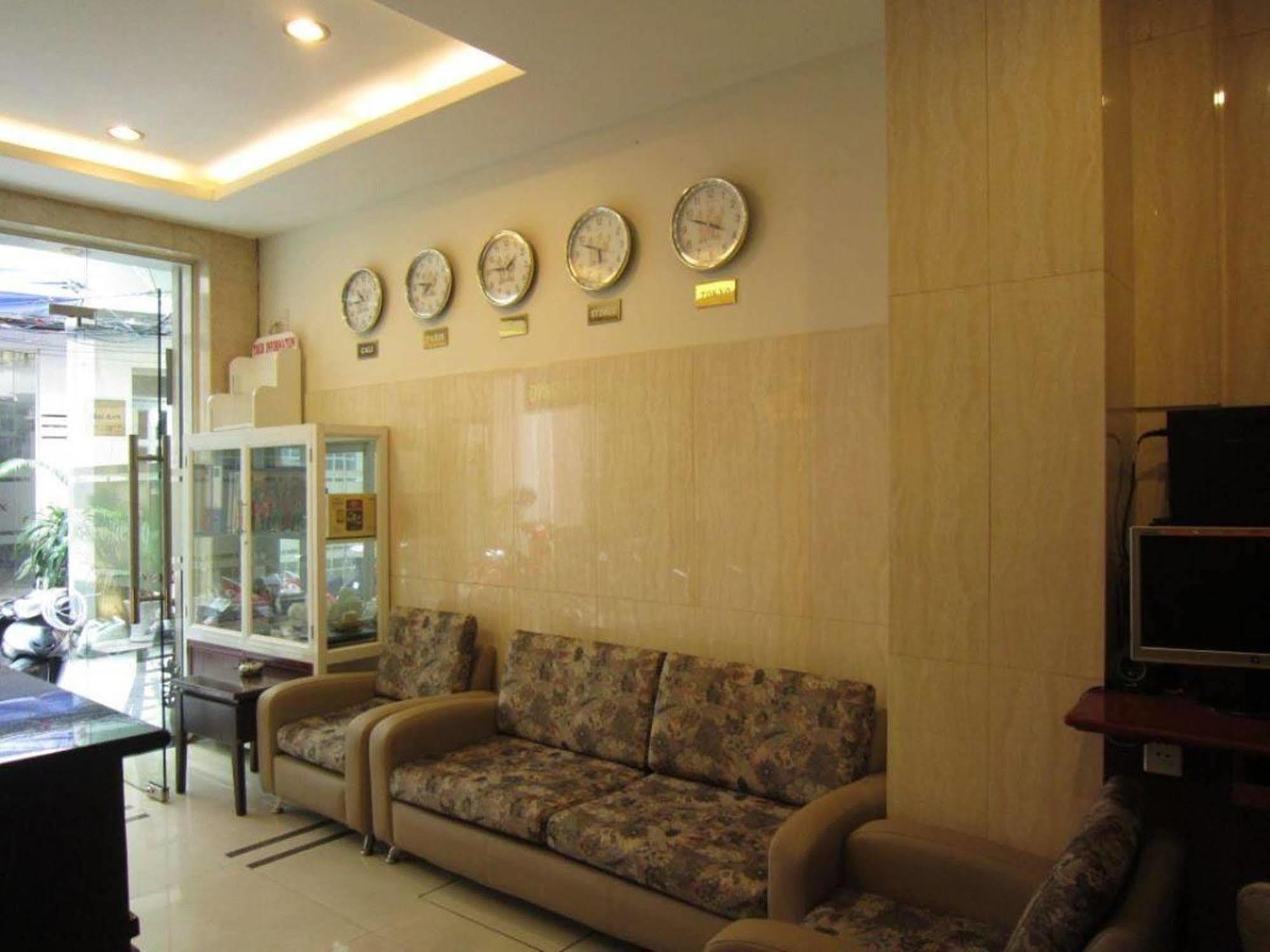 Hoang Hoang Hotel Хошимин Екстериор снимка